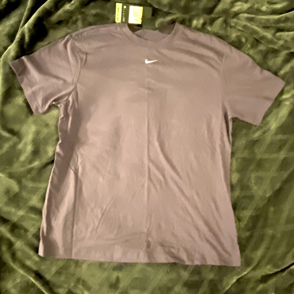 NWT Women’s Nike Oversized Fit Purple Tshirt Essential Tee Size Small